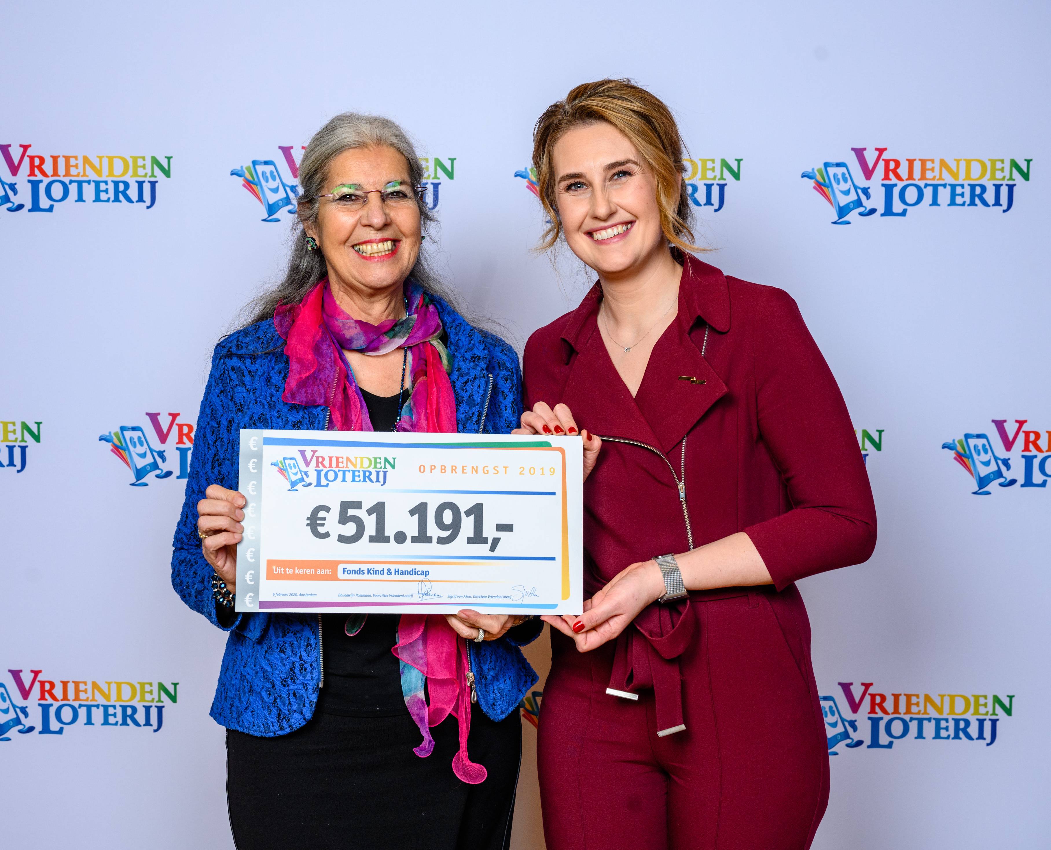 Vriendenloterij-2020-uitreiking-cheque-fonds_kind_en_handicap-compressor(1).jpg