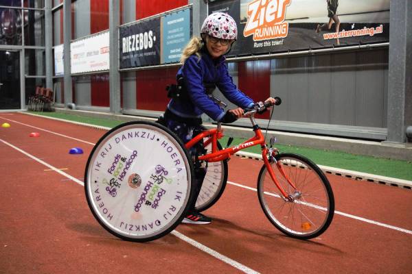 Meisje op de RaceRunner